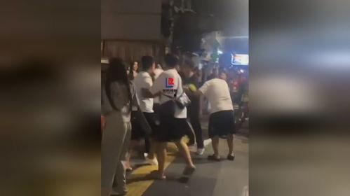 外国人吃瓜街头视频在线观看,外国人街头吃瓜视频，一窥异国风情