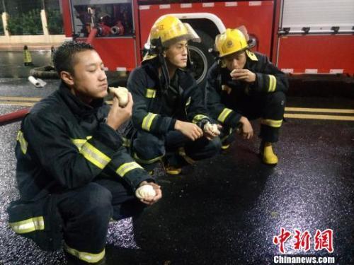 吃瓜群众消防员视频大全,吃瓜群众视角下的消防员视频大全