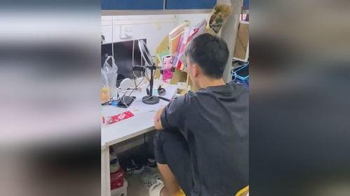 最近跳舞最火的视频男吃瓜,这舞蹈太魔性了！